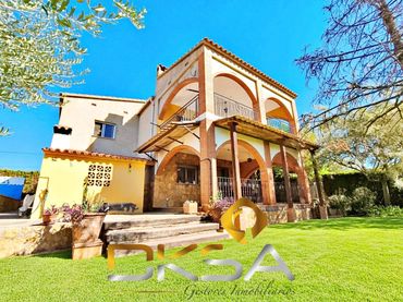 Detached house with balcony for sale in Calle ACACIES (DE LES)