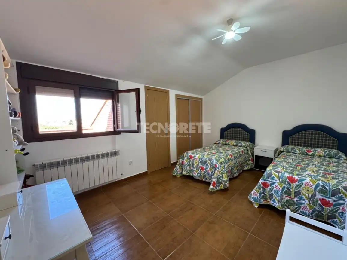 Habitación de Casa o chalet en venta en Cebolla con Aire acondicionado, Calefacción y Jardín privado
