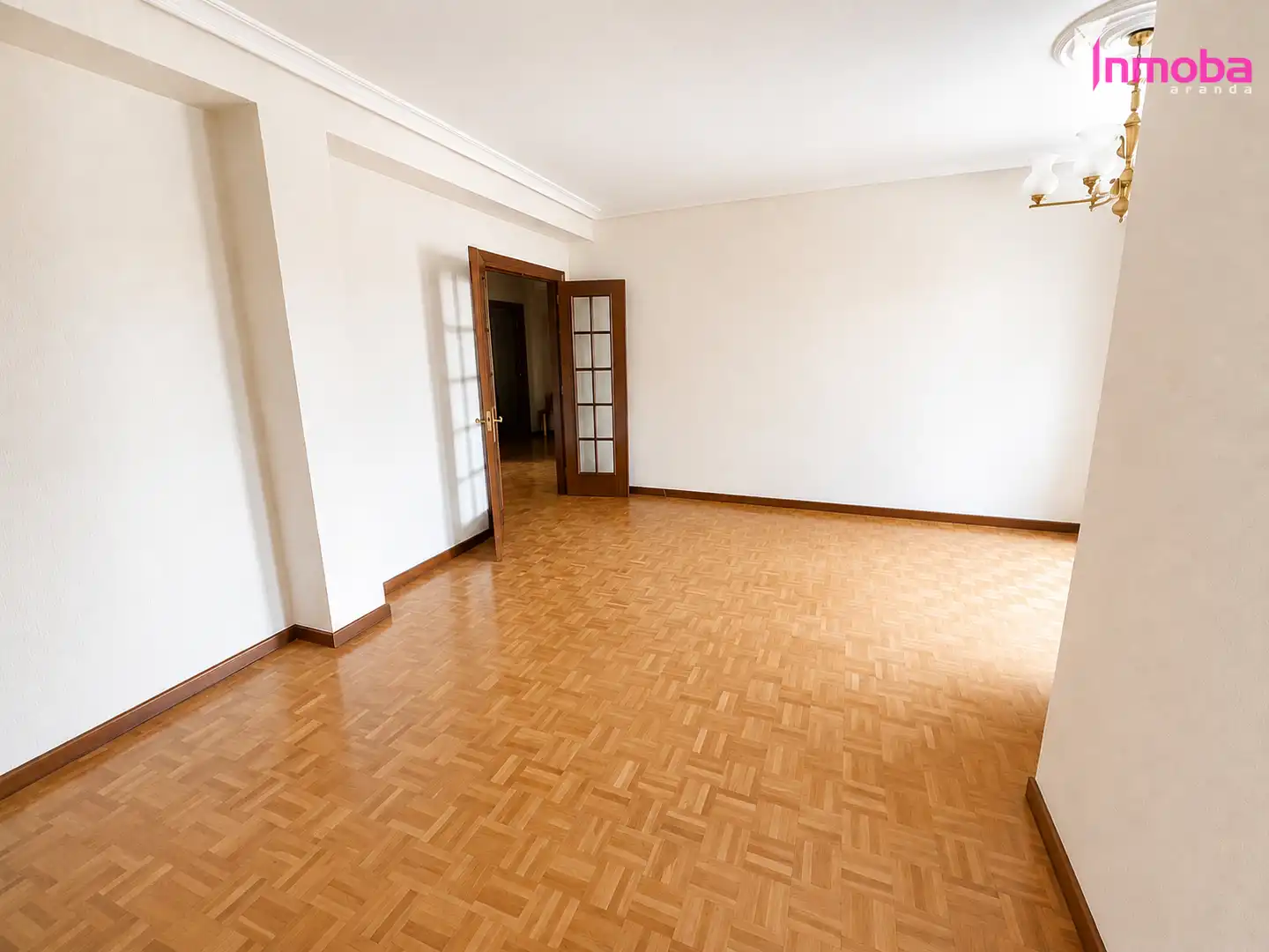 Sala de estar de Piso en venta en Aranda de Duero con Calefacción, Parquet y Terraza