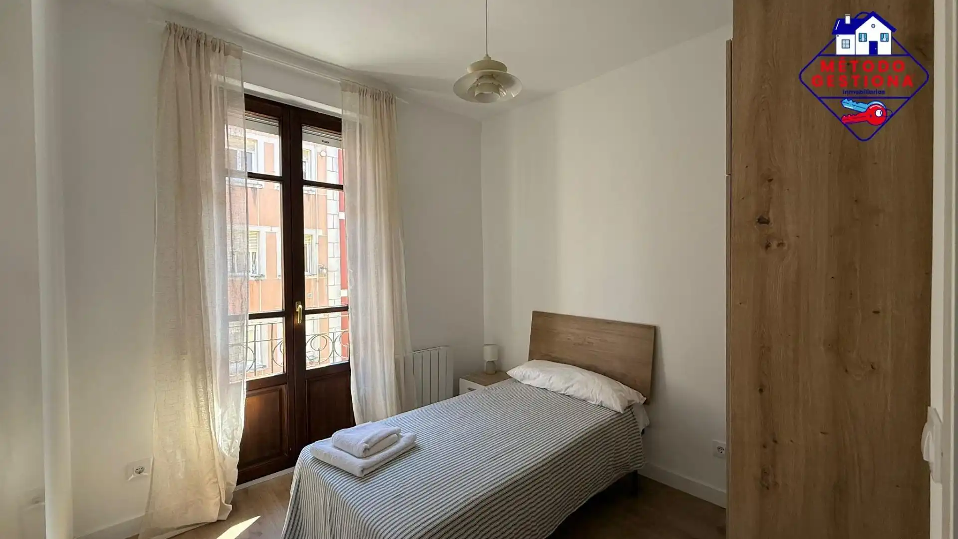 Schlafzimmer von Wohnung zur Miete in Santander mit Heizung
