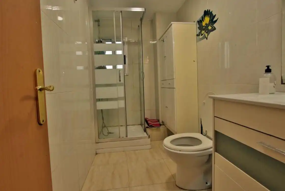 Badezimmer von Wohnung zur Miete in Valencia mit Möbliert