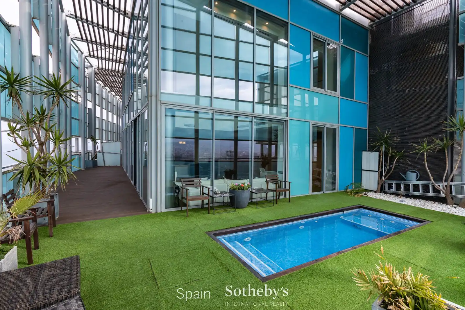 Piscina de Ático en venta en Barcelona con Aire acondicionado, Calefacción y Trastero