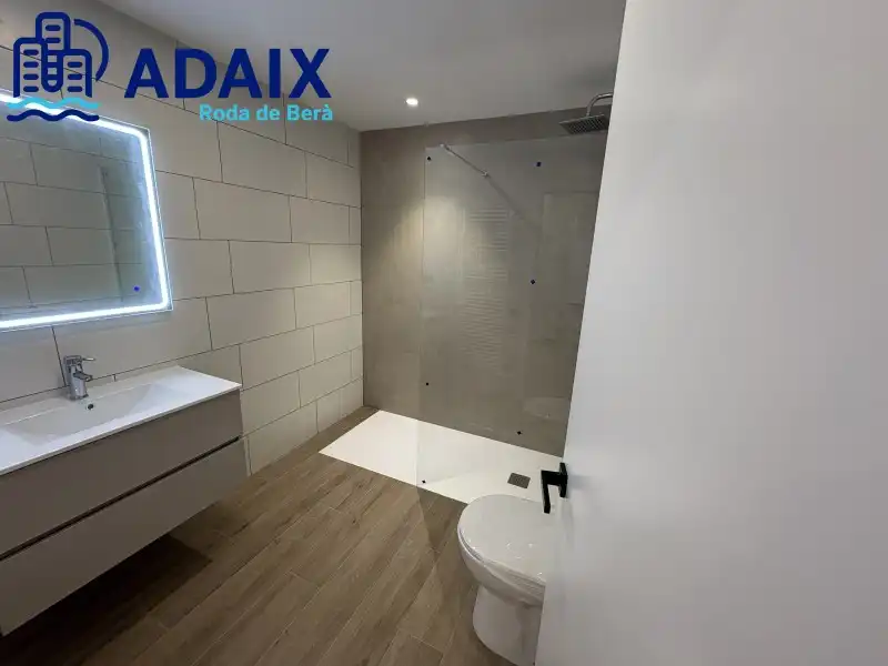 Bathroom of Ground floor for sale in Roda de Berà
