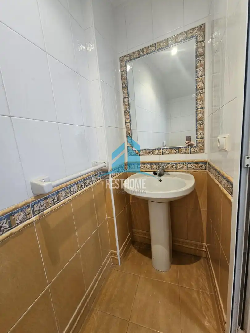 Badezimmer von Einfamilien-Reihenhaus zum Verkauf in Guadassuar mit Heizung, Terrasse und Abstellraum