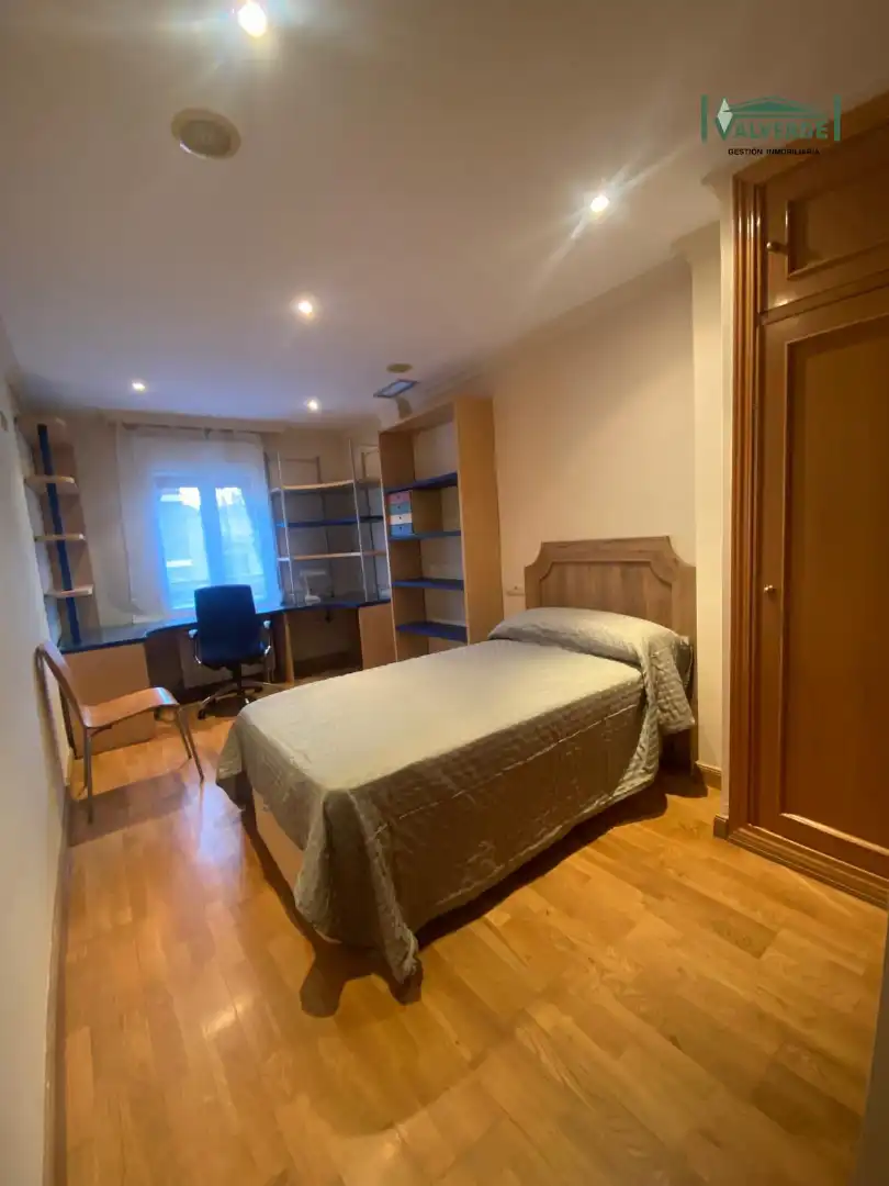 Schlafzimmer von Wohnung zur Miete in Granada mit Heizung, Möbliert und Ofen