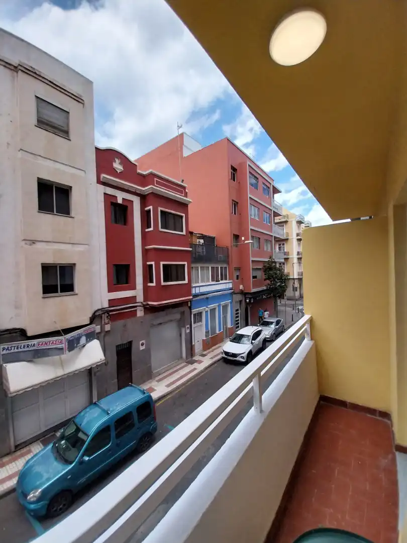 Außenansicht von Wohnungen zur Miete in Las Palmas de Gran Canaria mit Möbliert, Ofen und Waschmaschine