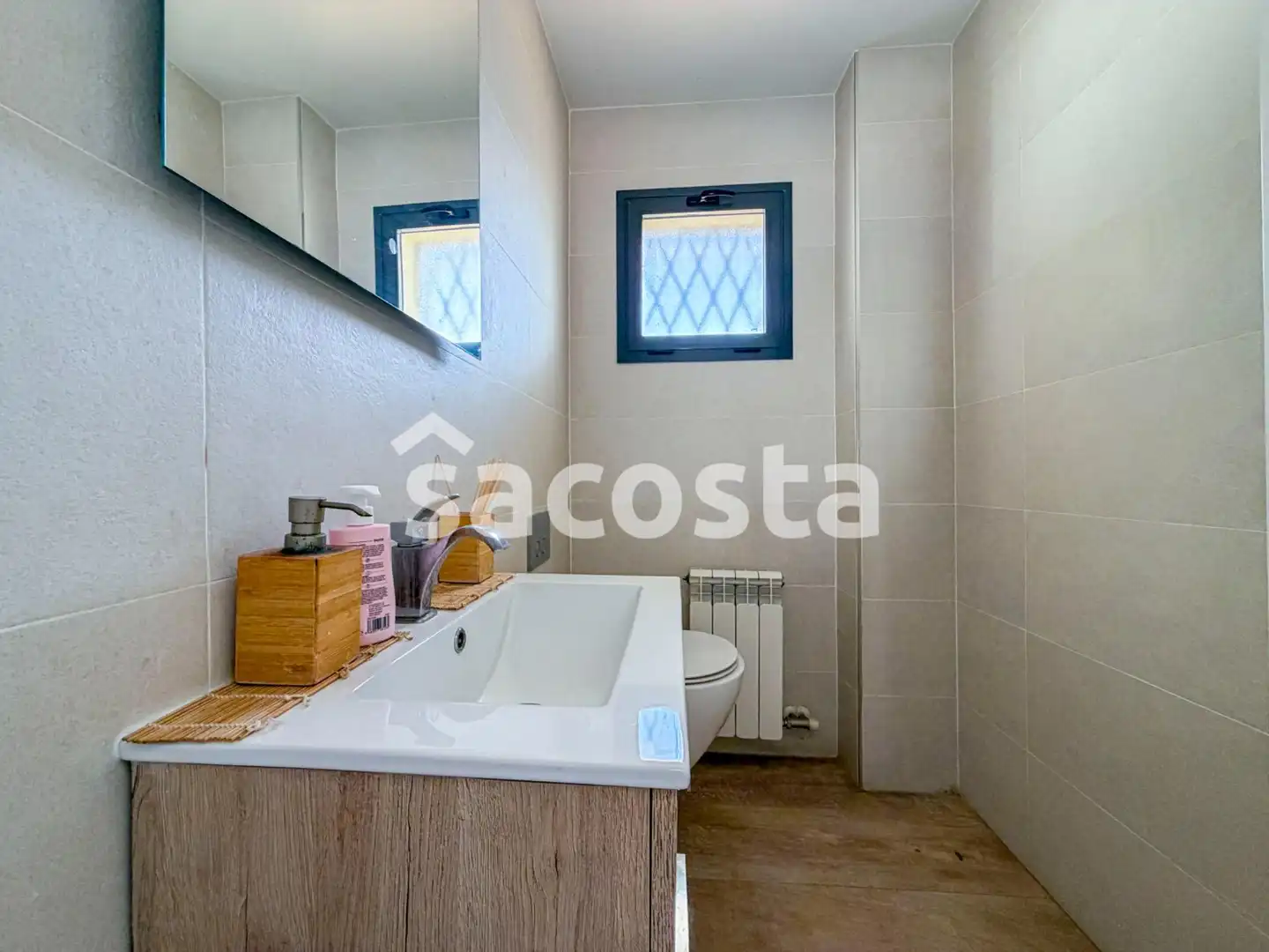 Bany de Casa adosada en venda en Canet de Mar amb Calefacció, Jardí privat i Terrassa