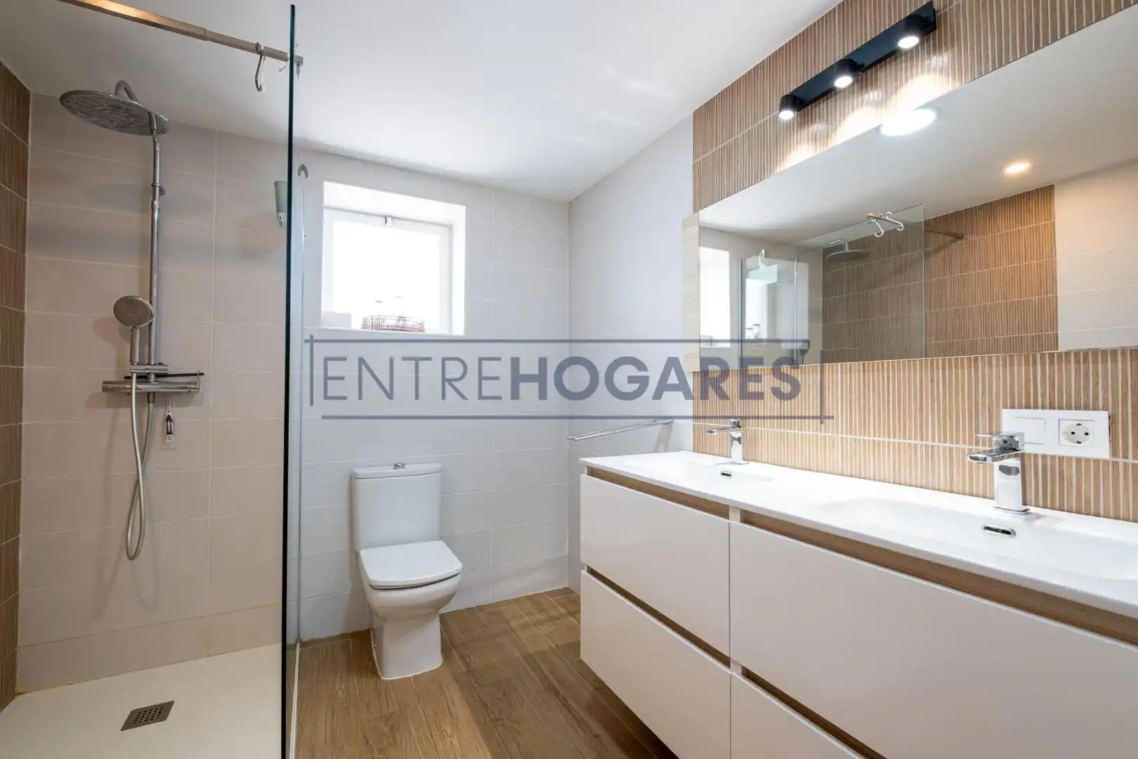 Baño de Apartamento en venta en Moncada con Aire acondicionado, Calefacción y Amueblado