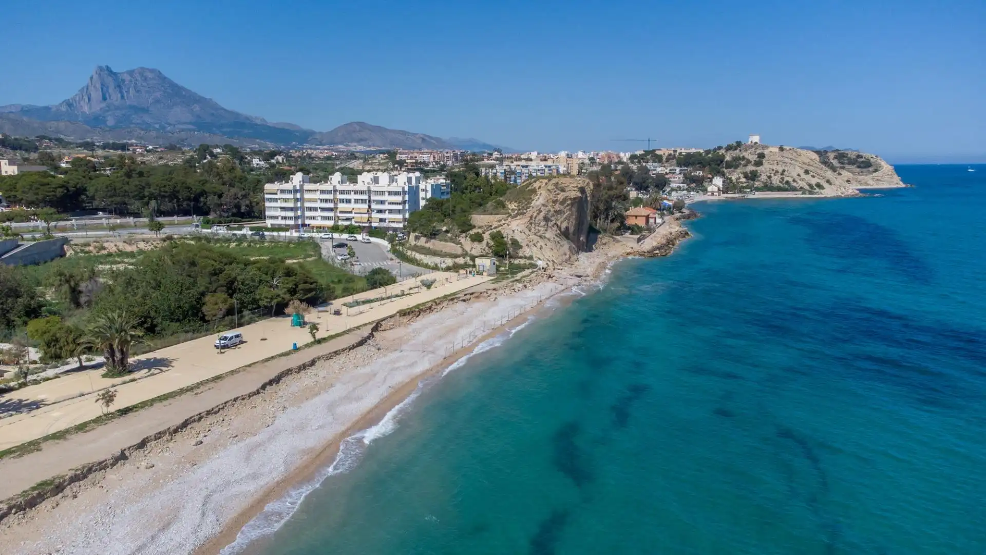 Vista exterior de Casa adosada en venda en Villajoyosa / La Vila Joiosa amb Aire condicionat, Moblat i Piscina comunitària