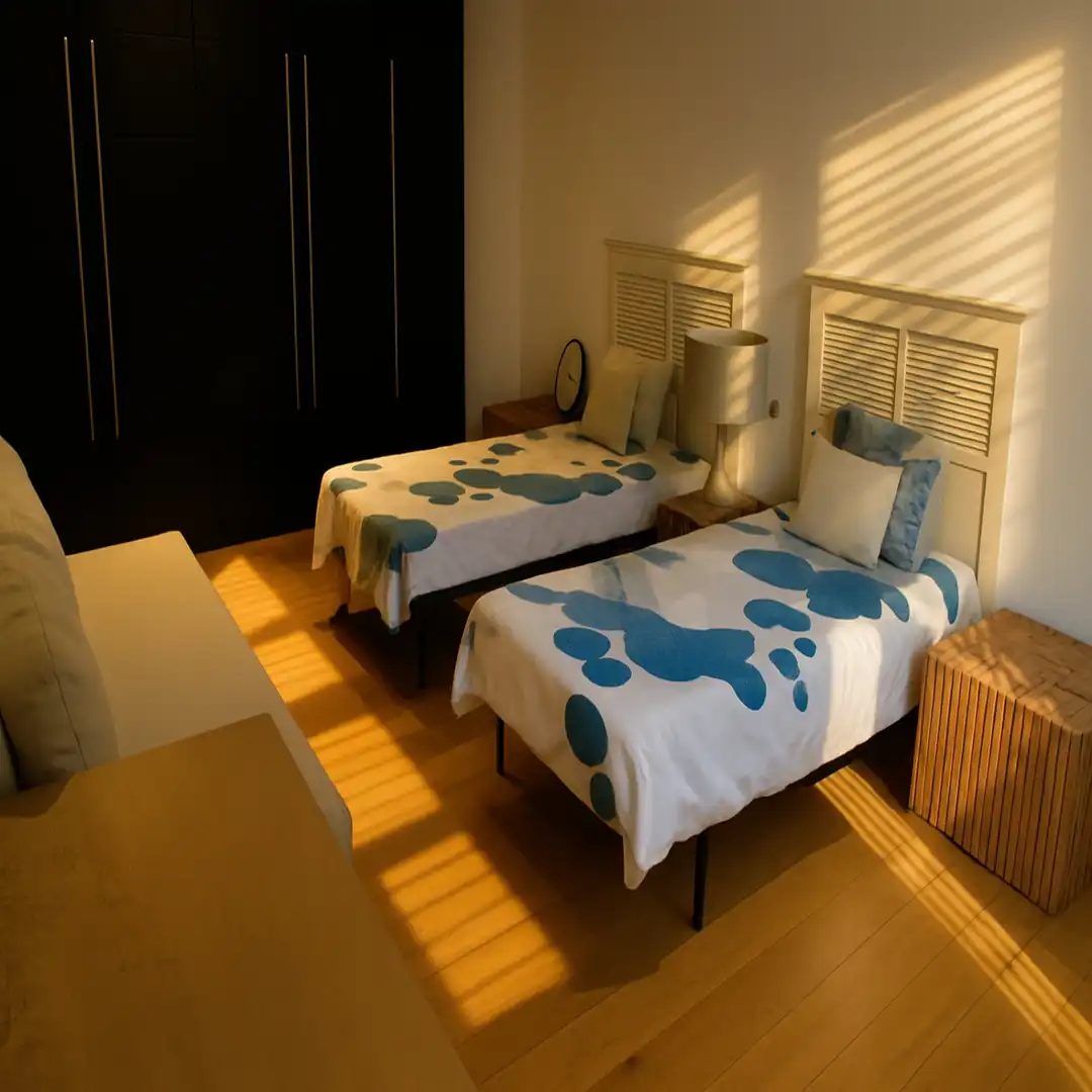 Dormitori de Casa o xalet en venda en Marbella amb Aire condicionat, Jardí privat i Parquet