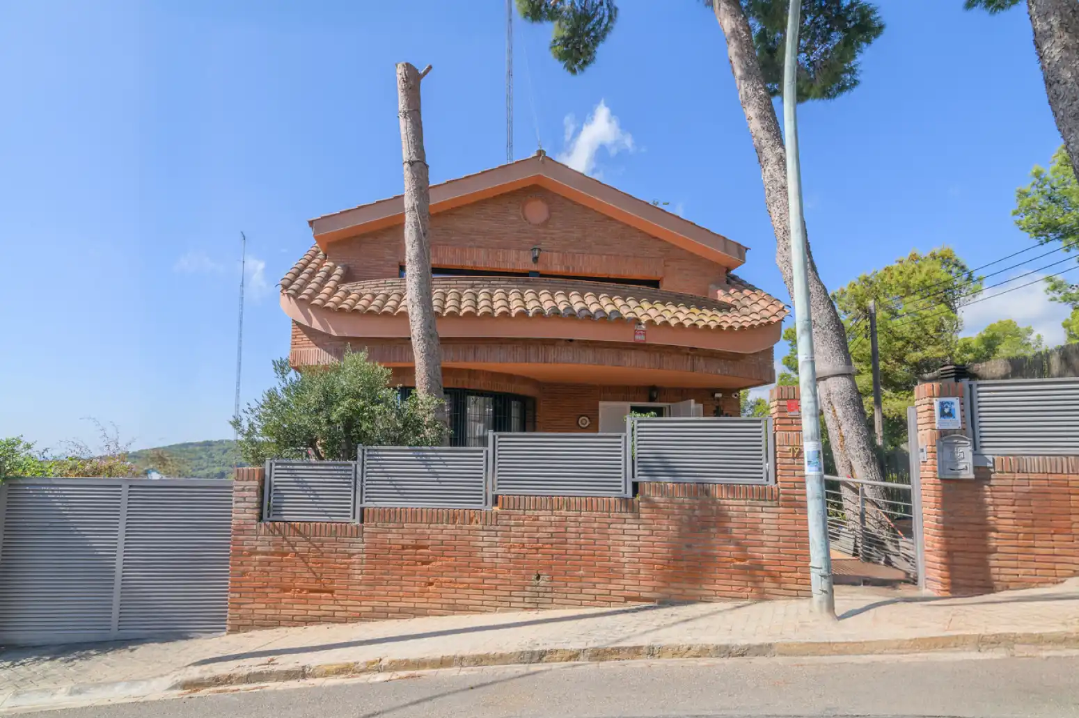 Vista exterior de Casa o chalet en venta en Viladecans con Terraza, Piscina y Balcón