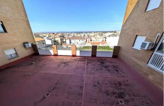 Terrasse von Wohnung zum Verkauf in Linares mit Klimaanlage, Heizung und Balkon