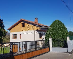 Vista exterior de Casa o xalet en venda en Sariego amb Calefacció