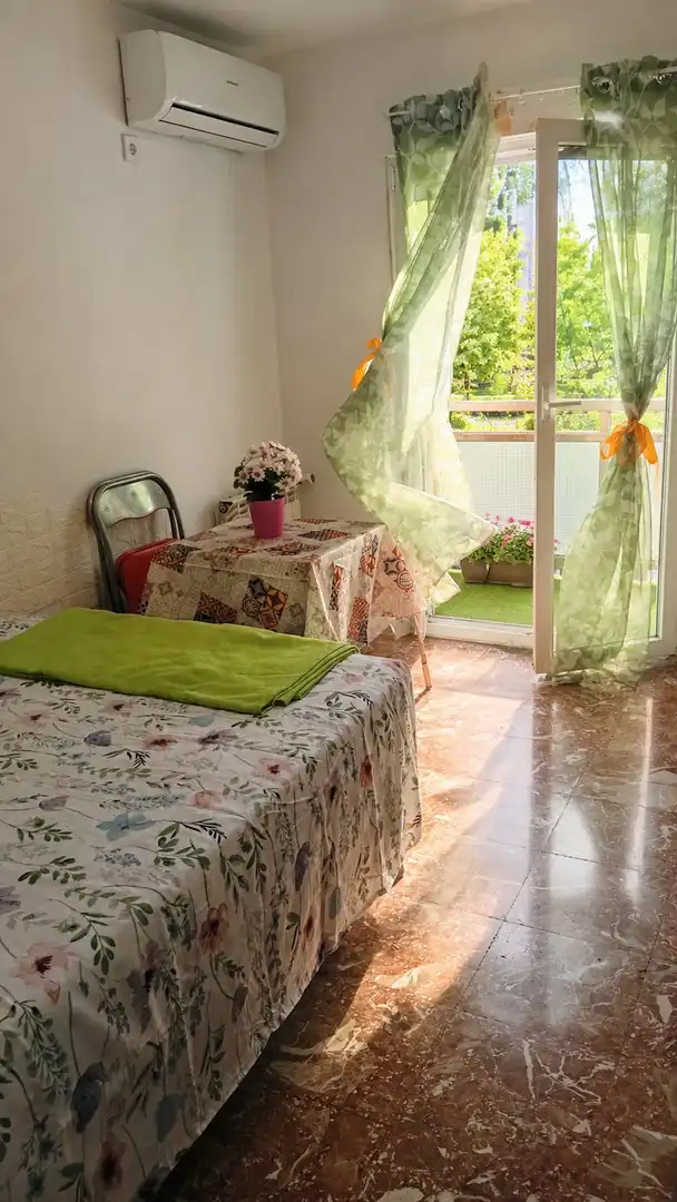 Habitación de Piso para compartir en Madrid con Aire acondicionado, Calefacción y Jardín privado