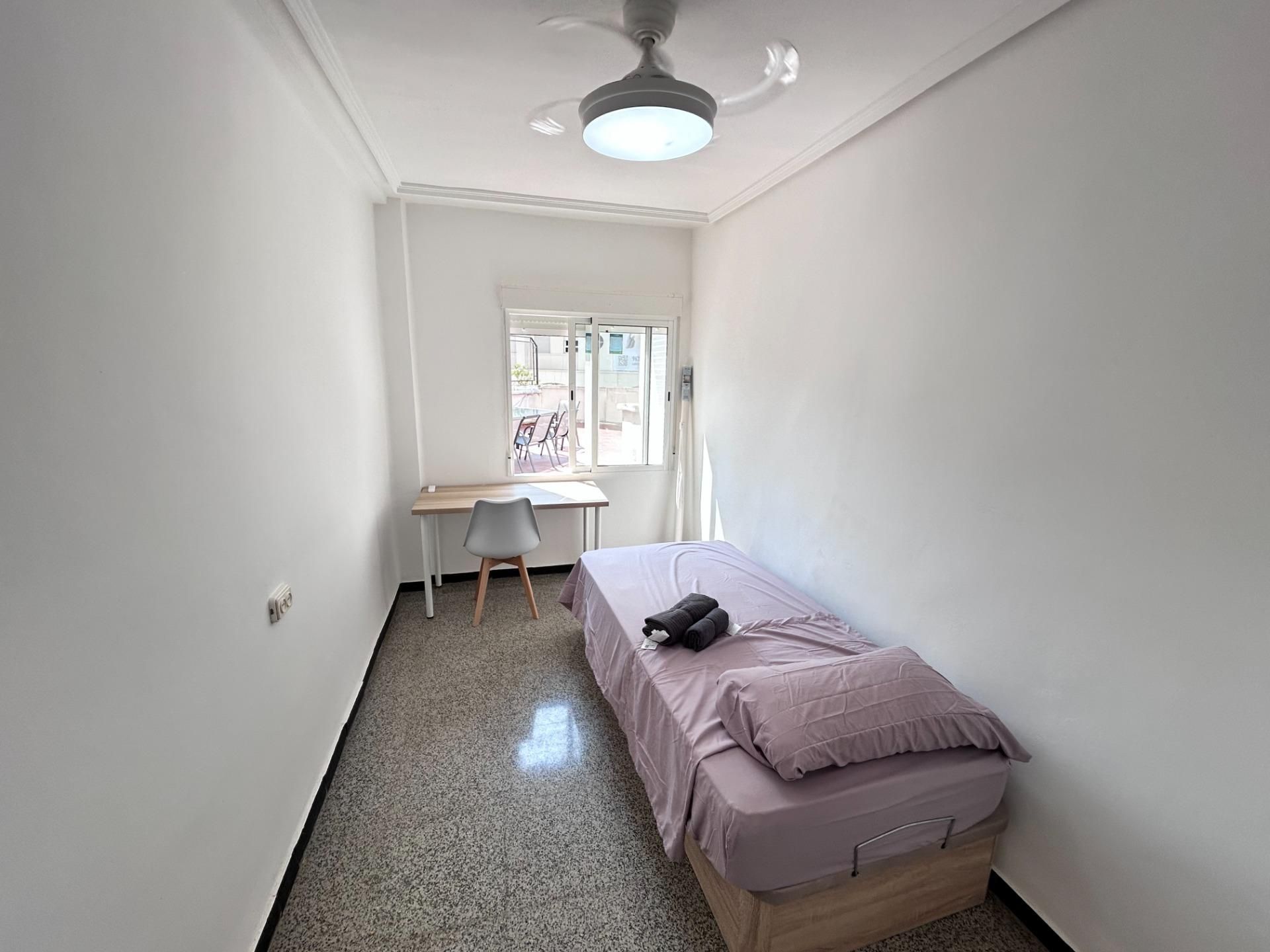 Bedroom of Flat to share in  Valencia Capital  with Terrace and Furnished