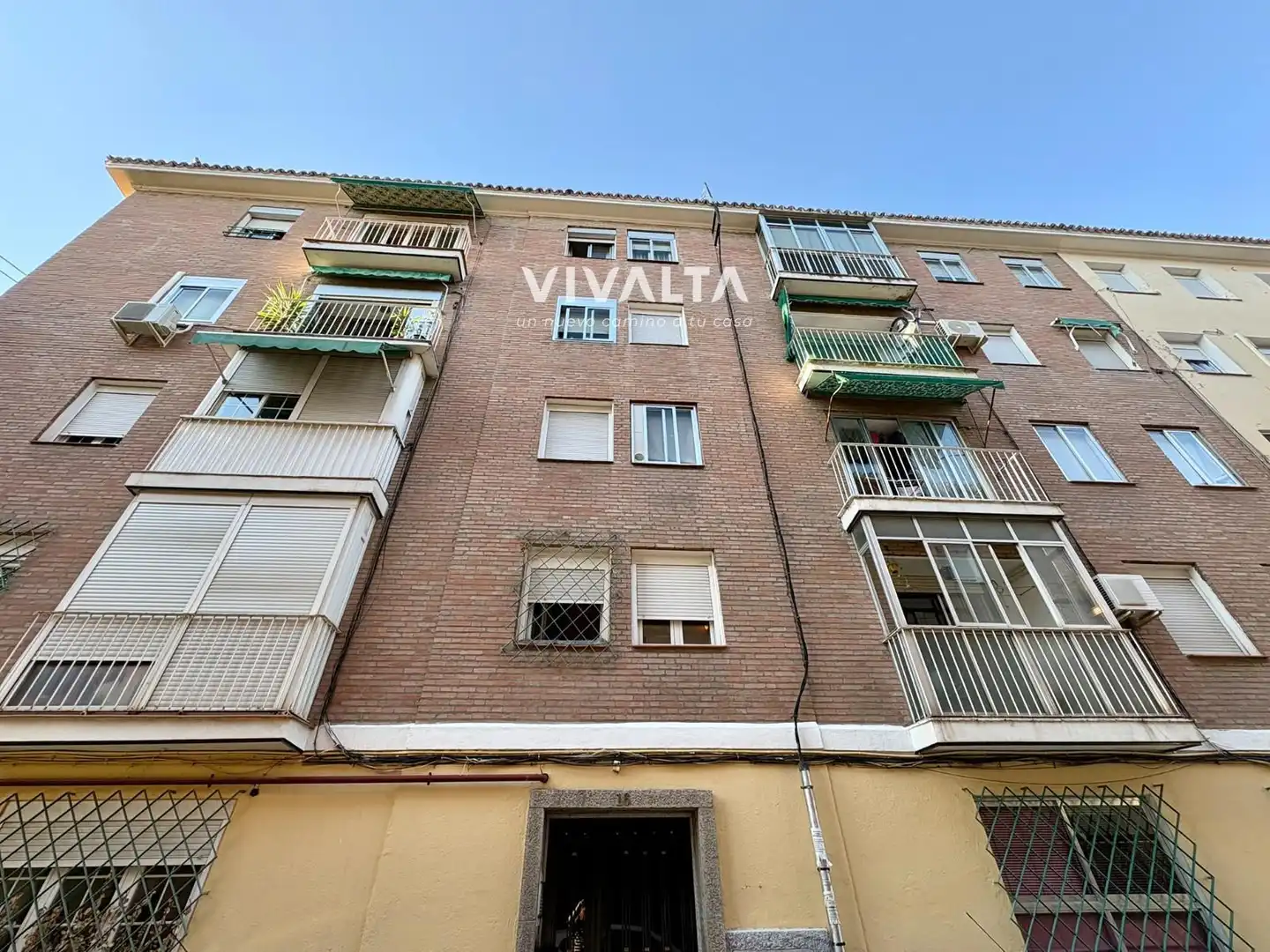 Vista exterior de Pis en venda en Madrid amb Calefacció