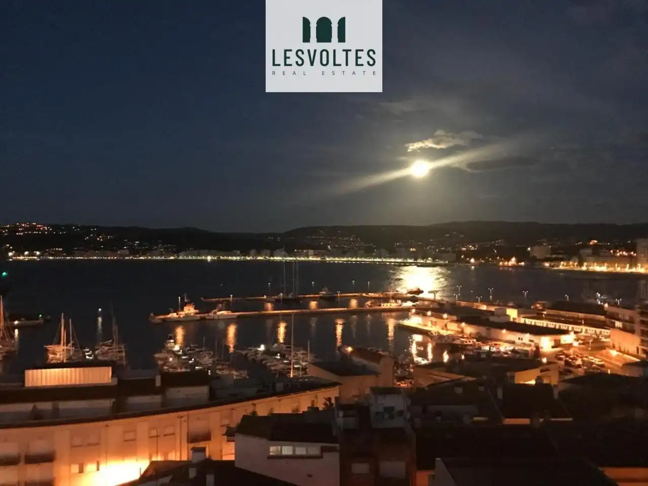 Vista exterior de Apartamento en venta en Palamós con Calefacción, Parquet y Balcón