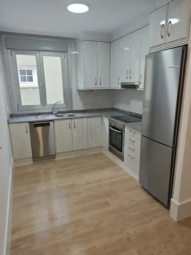 Cocina de Casa o chalet de alquiler en Vigo  con Jardín privado, Parquet y Horno