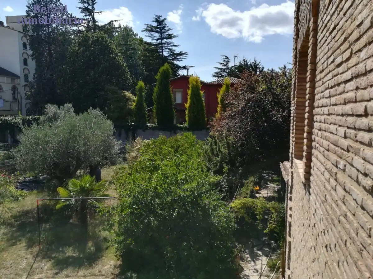 Jardí de Finca rústica en venda en  Logroño amb Jardí privat, Traster i Balcó