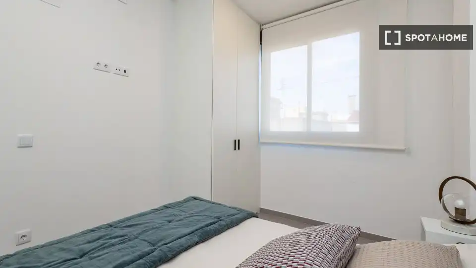 Habitación de Piso de alquiler en Valencia con Aire acondicionado, Calefacción y Amueblado