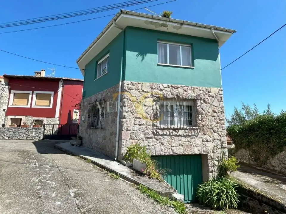 Vista exterior de Casa o xalet en venda en Llanes amb Calefacció, Jardí privat i Traster