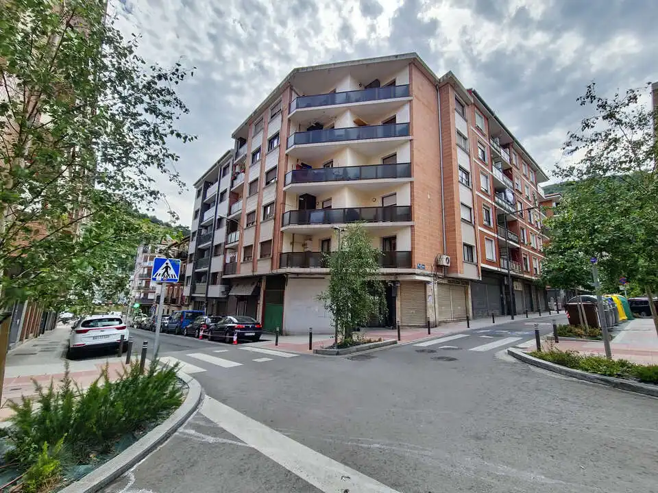 Vista exterior de Pis en venda en Santurtzi  amb Calefacció, Moblat i Balcó