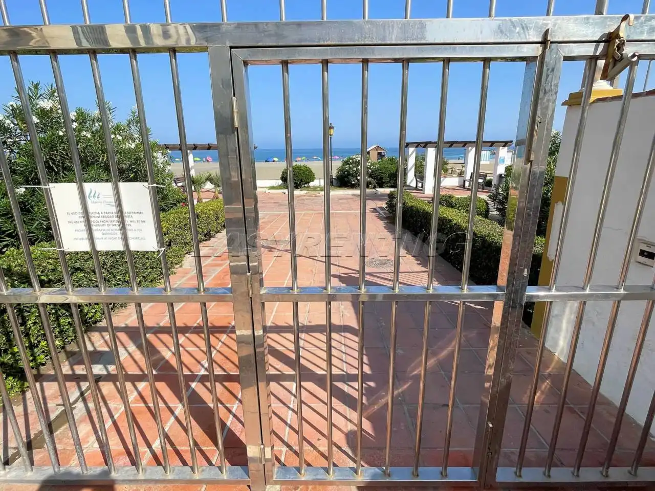 Vista exterior de Apartamento de alquiler en Manilva con Terraza, Amueblado y Alarma