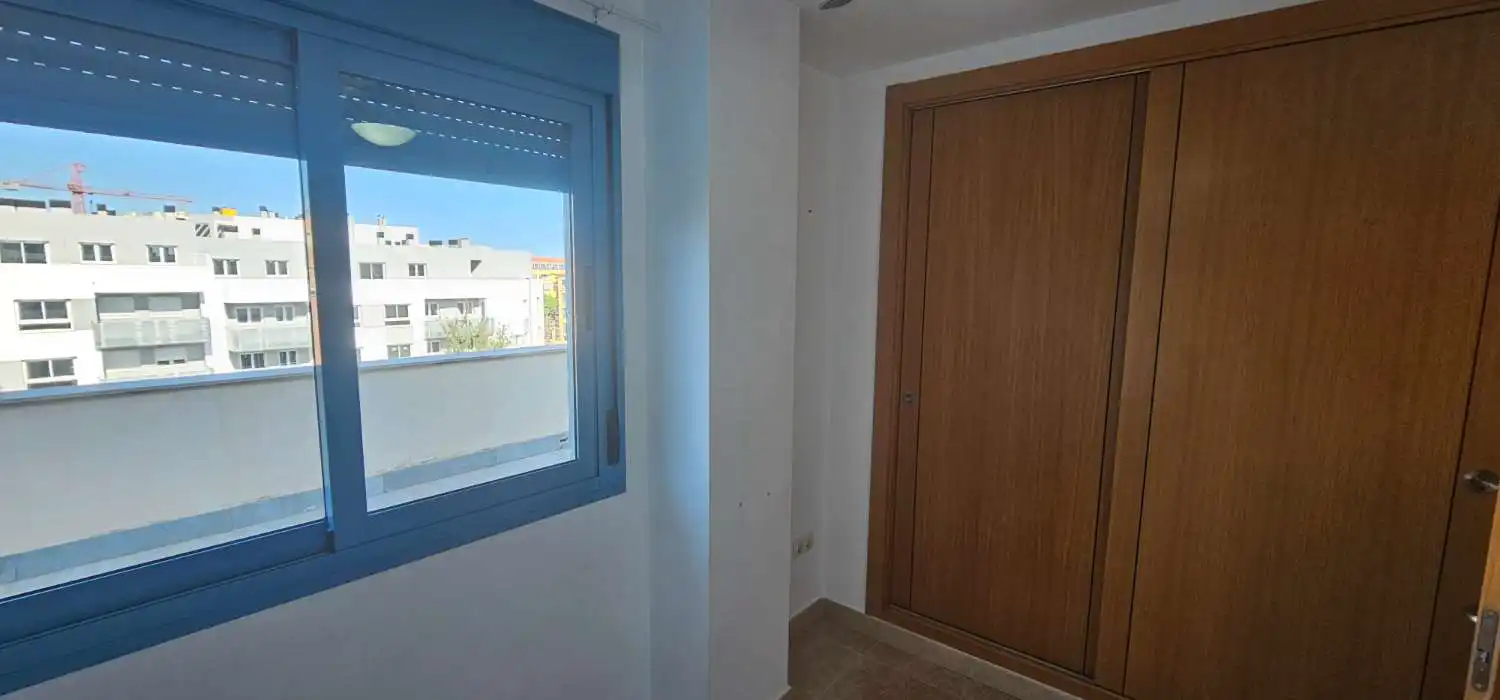 Ático de alquiler en Vélez-Málaga con Terraza, Piscina y Amueblado