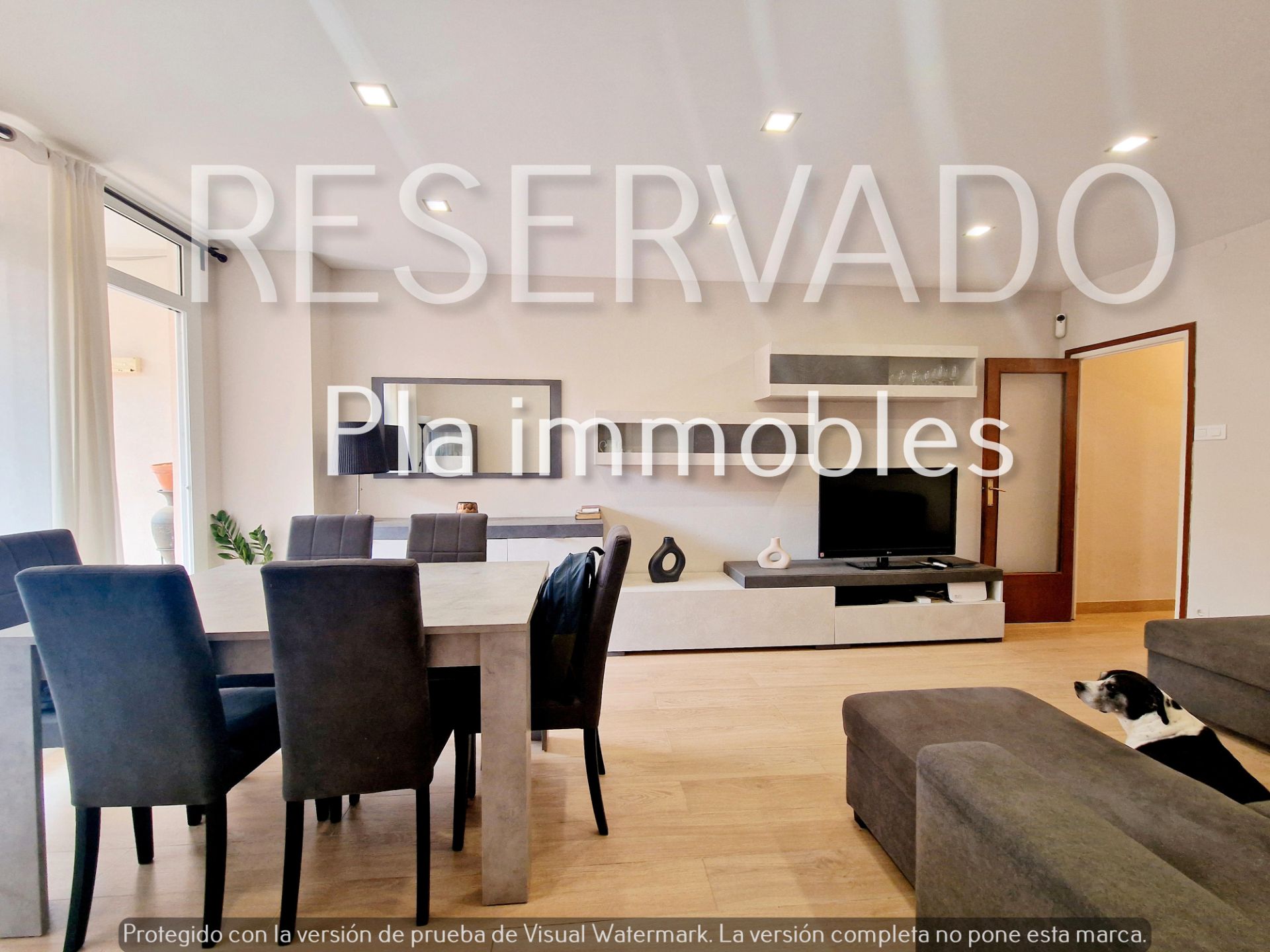 Living room of Flat for sale in Torrelles de Llobregat  with Parquet flooring, Oven and Balcony