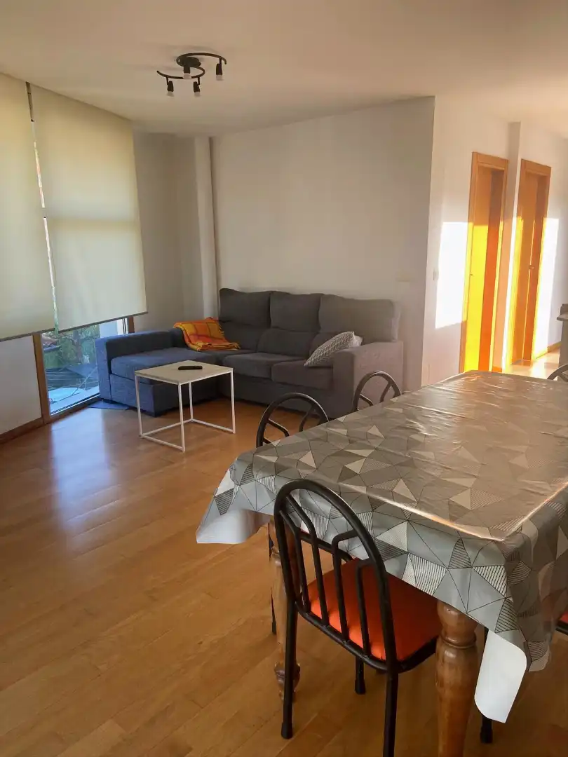 Sala d'estar de Pis de lloguer en Cangas  amb Calefacció, Moblat i Forn