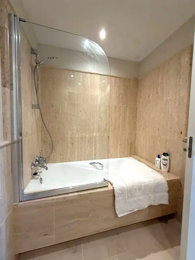 Bathroom of Apartments for rent in Sotogrande  with Air Conditioner, Heating and Terrace