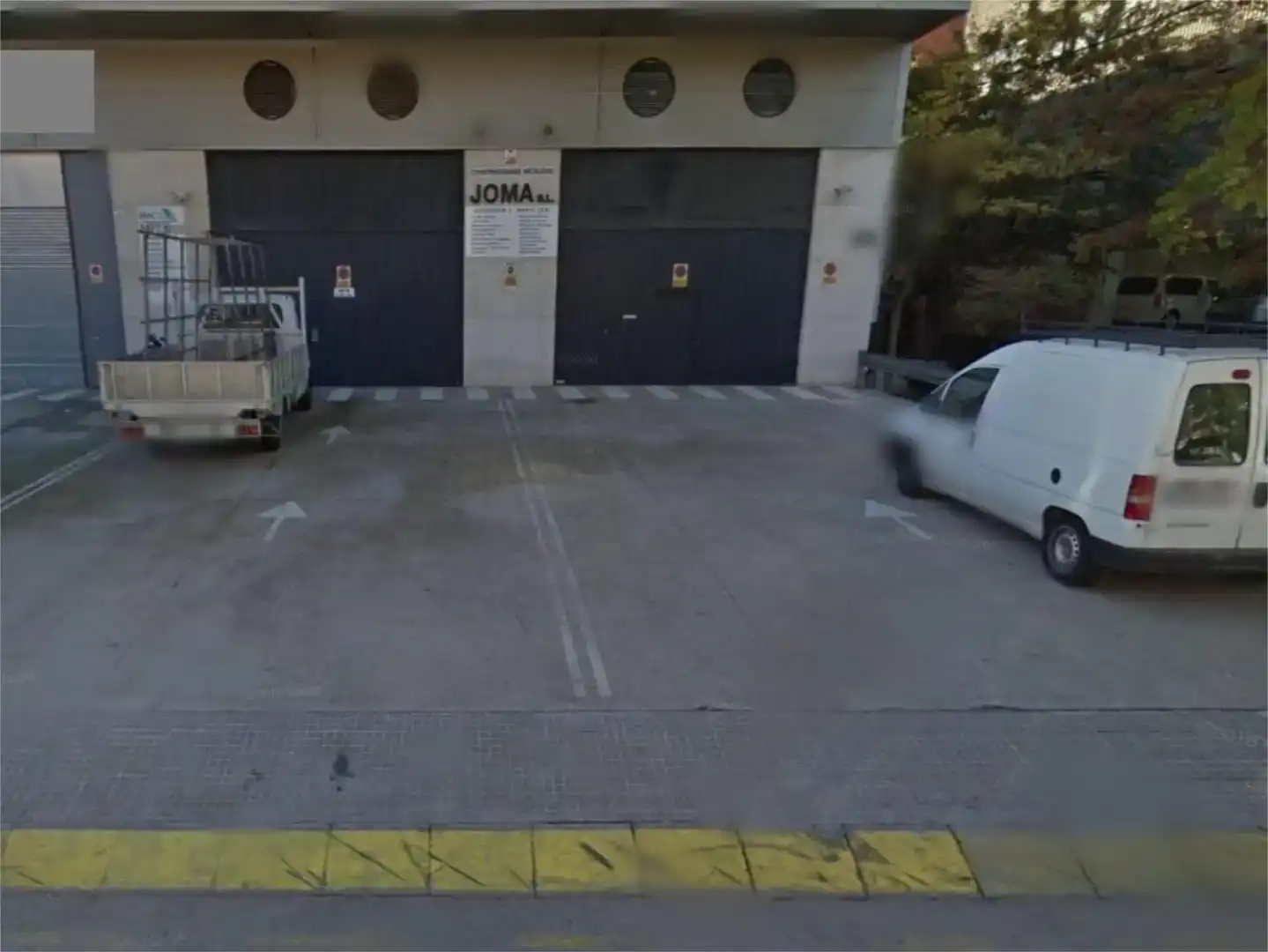 Parking of Industrial buildings for rent in El Gall