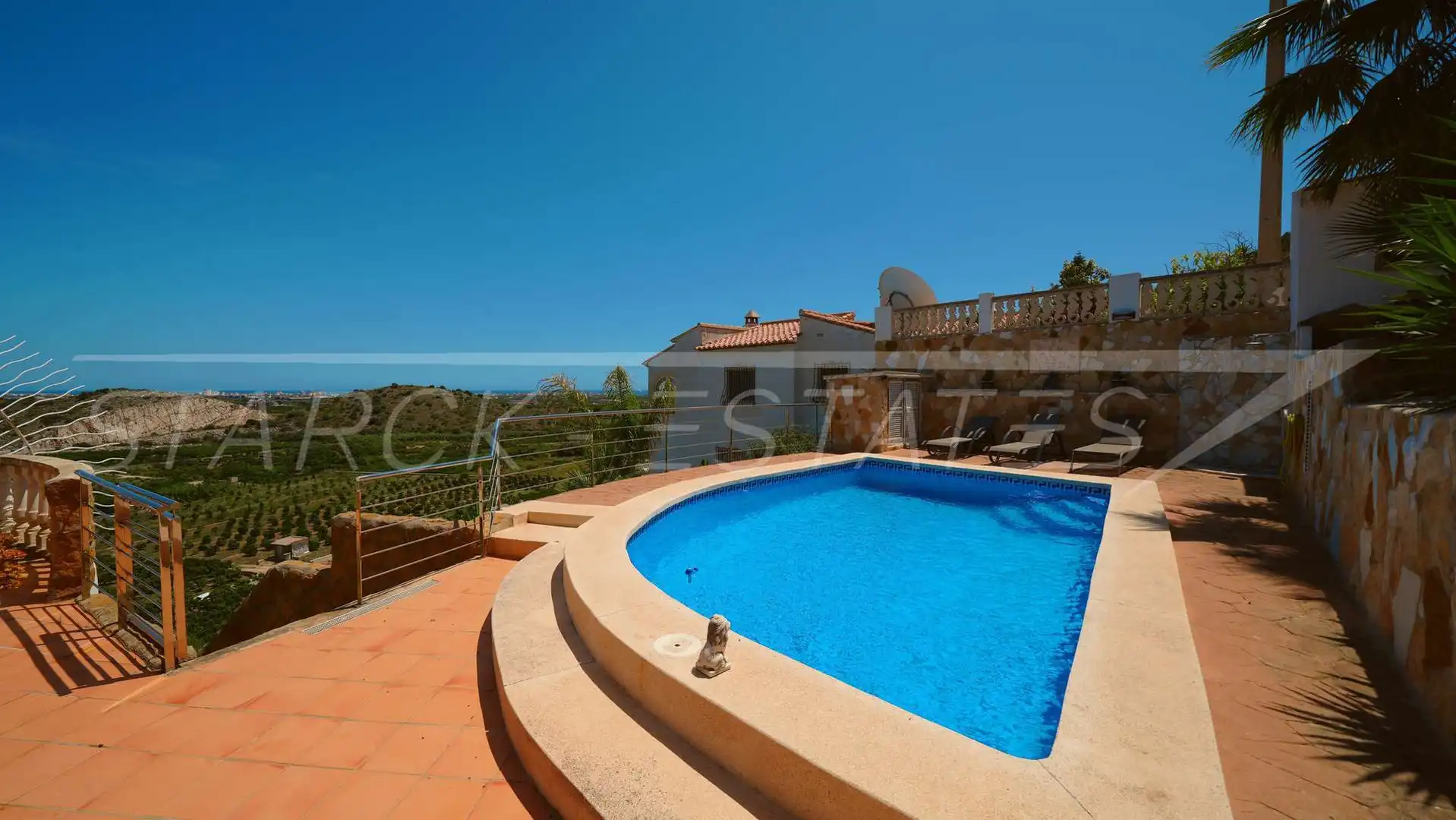 Piscina de Casa o xalet en venda en Oliva amb Aire condicionat, Jardí privat i Piscina