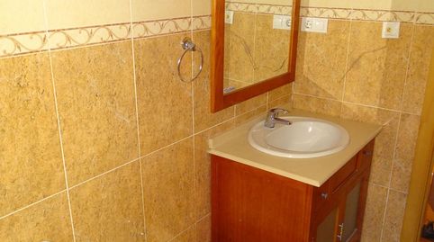 Foto 2 de Casa adosada en venta en Lumbreras, Gerena, Sevilla