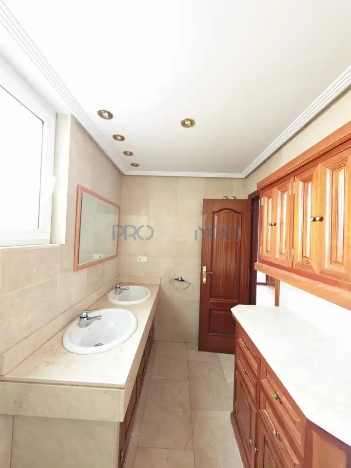 Baño de Casa o chalet en venta en Sariegos con Calefacción, Jardín privado y Terraza