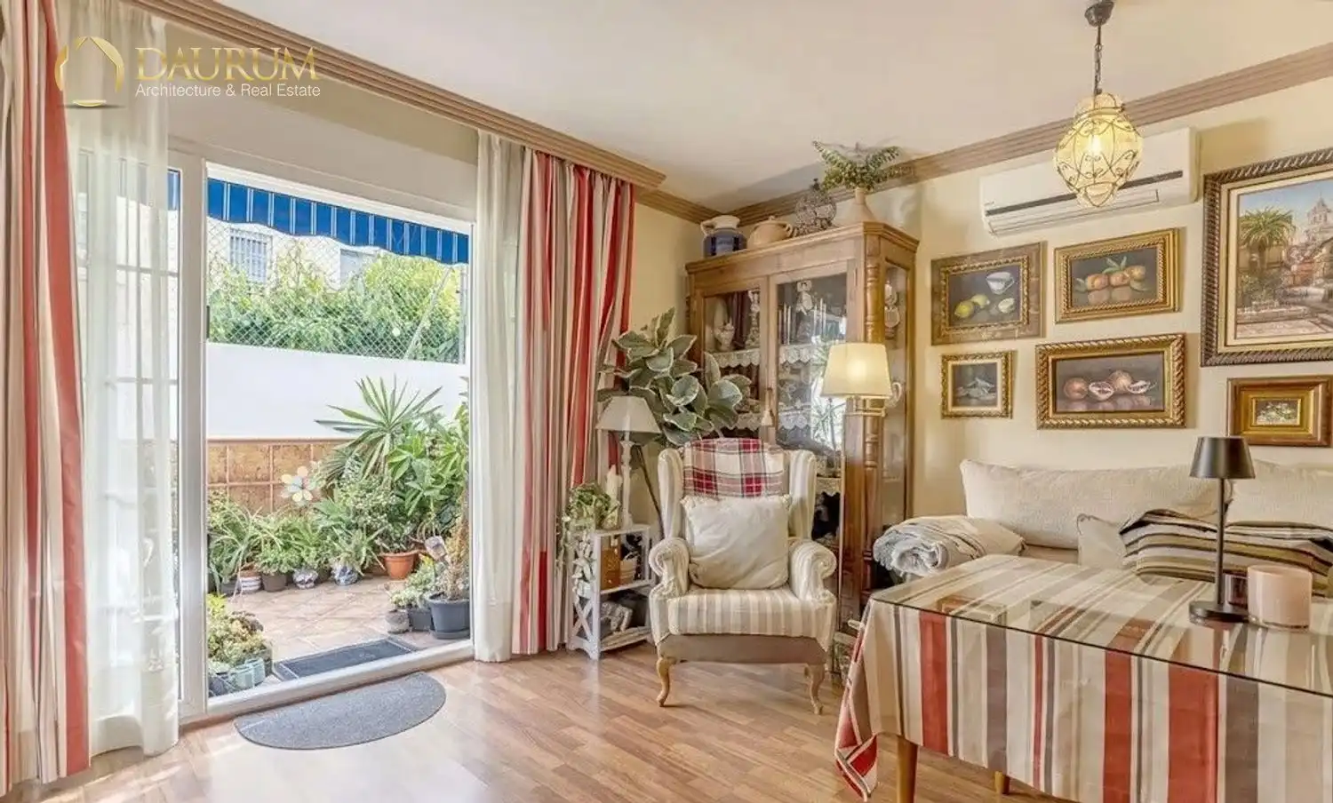 Sala de estar de Casa adosada en venta en Málaga con Aire acondicionado, Calefacción y Terraza