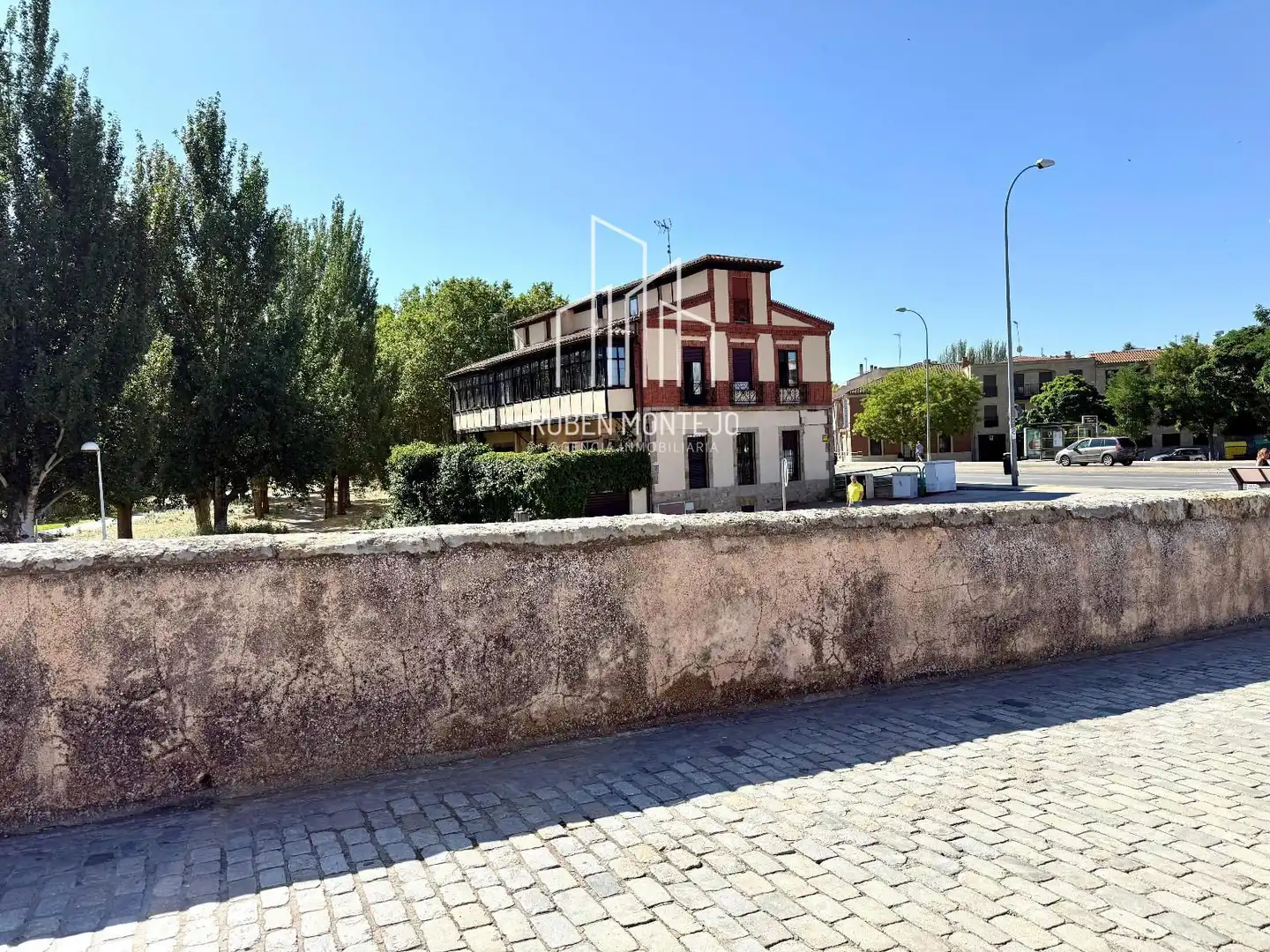 Außenansicht von Einfamilien-Reihenhaus zur Miete in Salamanca mit Heizung, Terrasse und Abstellraum