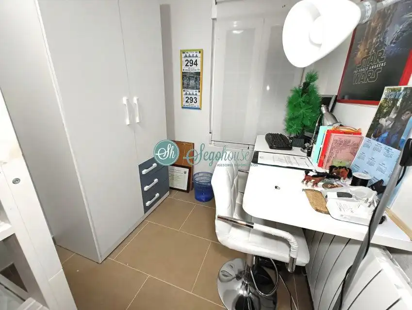 Piso en venta en Segovia con Calefacción, Terraza y Amueblado