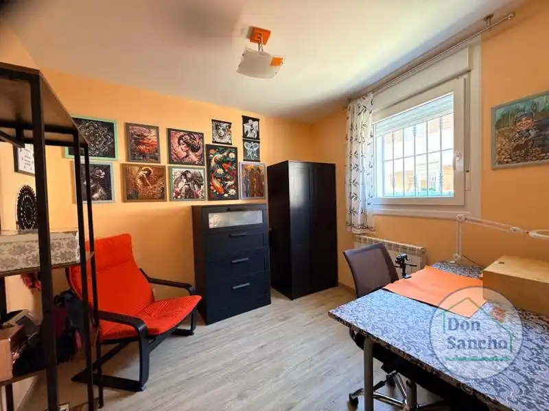 Casa adosada en venta en Santovenia de Pisuerga con Calefacción y Terraza