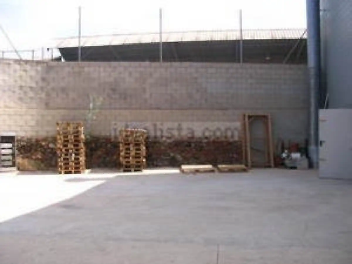 Vista exterior de Nau industrial de lloguer en Barcelona amb Calefacció