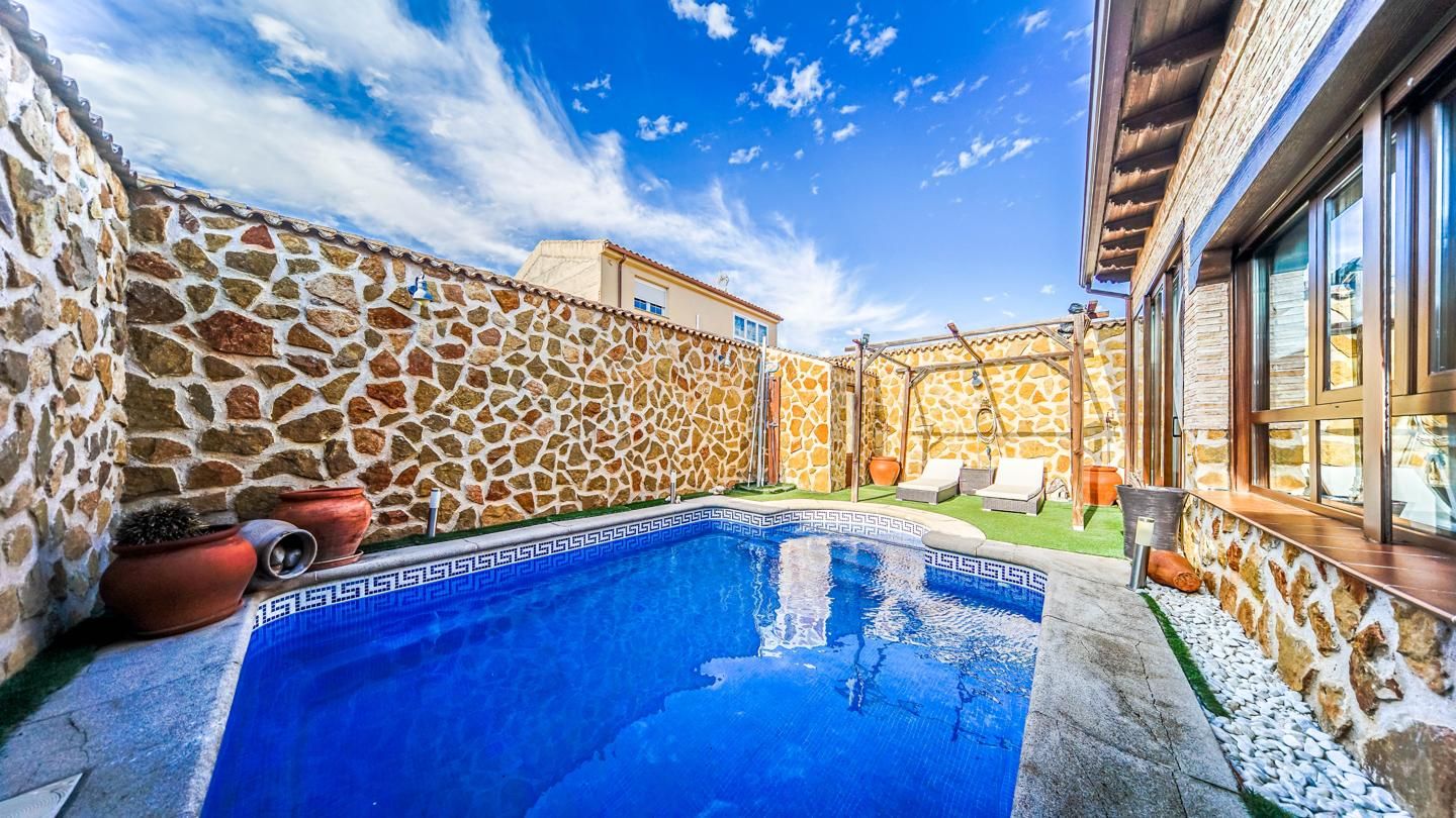 Piscina de Casa o xalet en venda en Consuegra amb Traster i Piscina
