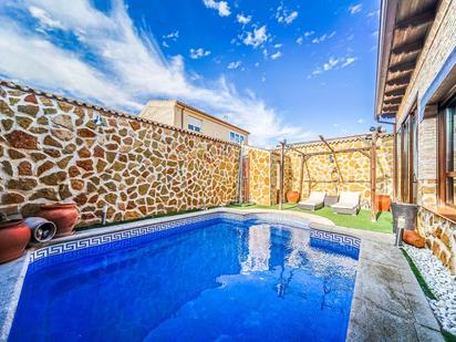 Swimming pool of House or chalet for sale in Consuegra  with Storage room and Swimming Pool