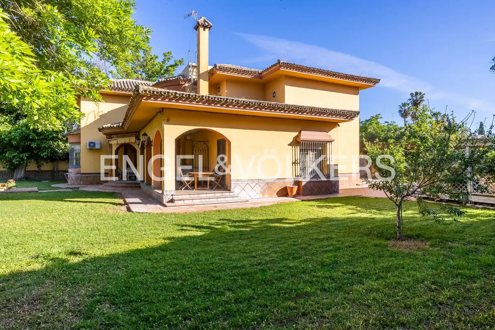 Exterior view of Houses for sale in Sevilla  with Air Conditioner, Heating and Private garden