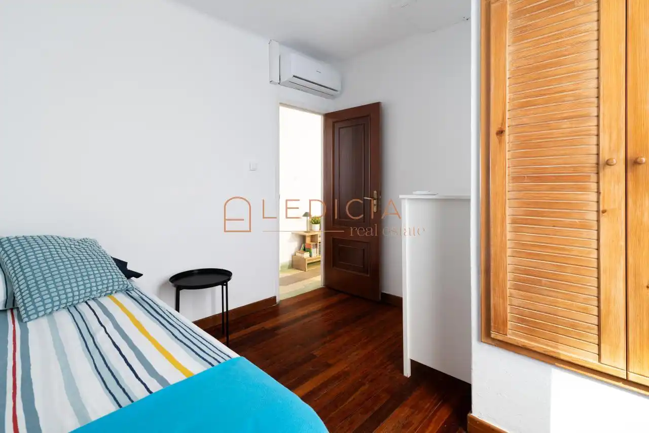 Dormitori de Casa o xalet de lloguer en Cangas  amb Calefacció, Jardí privat i Parquet