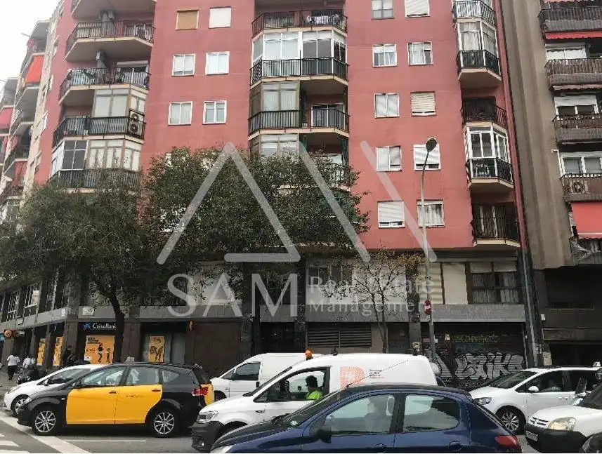 Piso con terraza en venta en Sant Andreu