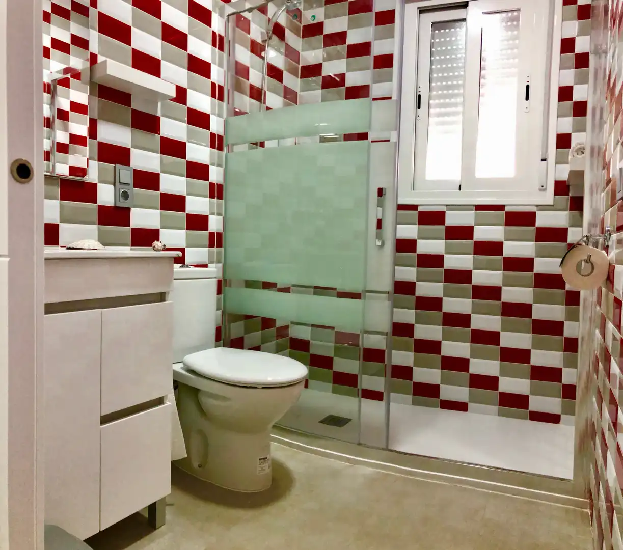 Badezimmer von Wohnung zur Miete in Trujillo mit Klimaanlage, Heizung und Abstellraum