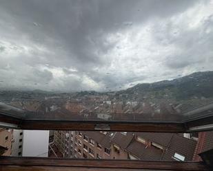 Vista exterior de Estudi en venda en Oviedo  amb Calefacció