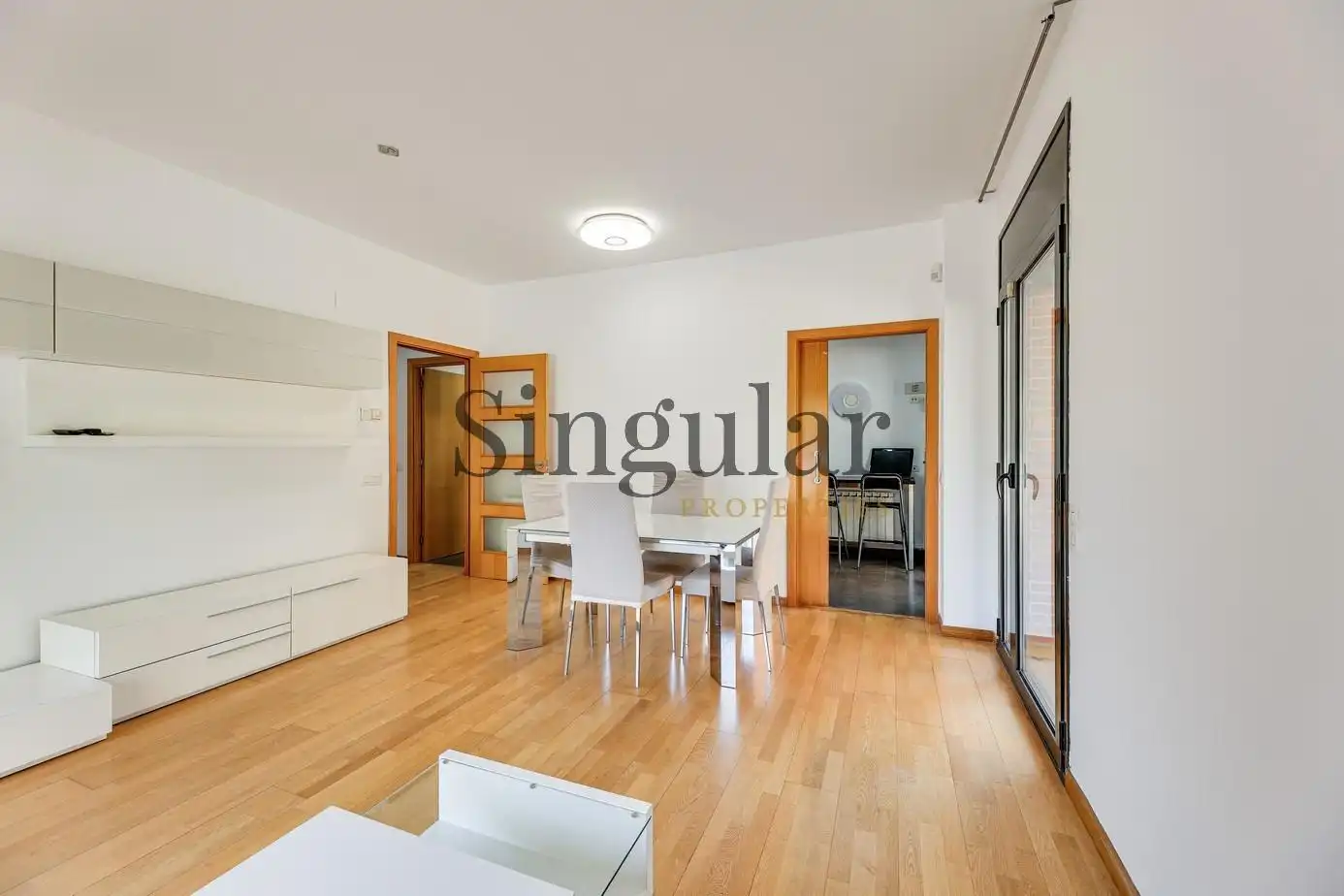 Sala d'estar de Pis en venda en Sant Cugat del Vallès amb Jardí privat, Terrassa i Traster