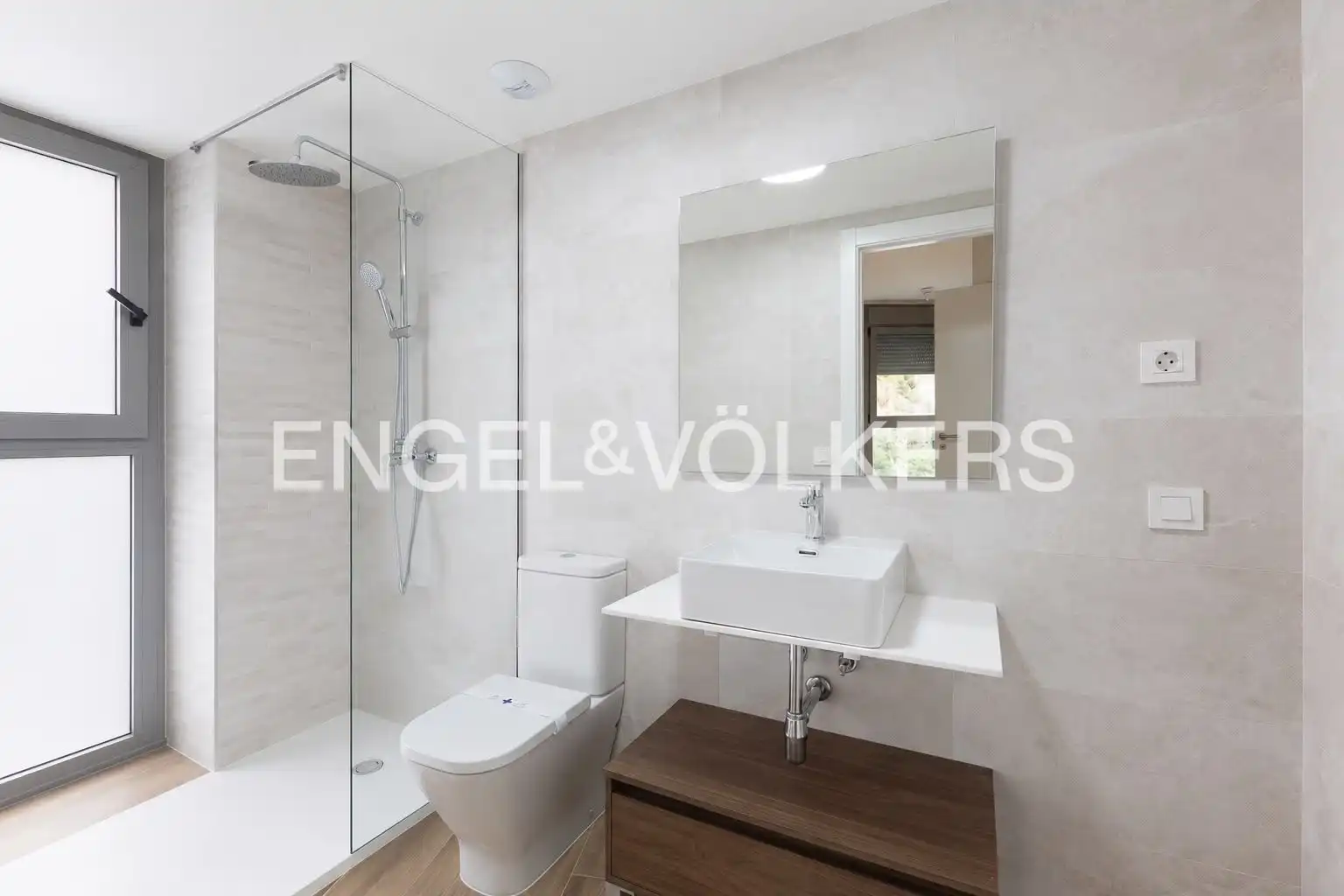 Bathroom of Flat for rent in Valencia  with Air Conditioner, Heating and Parquet flooring