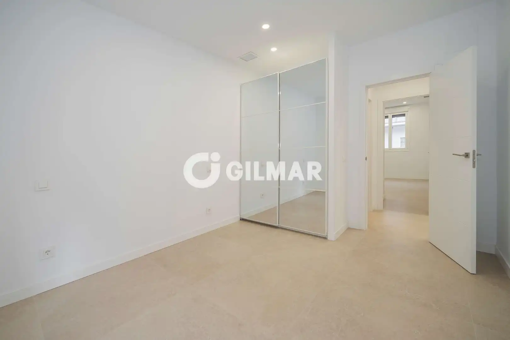 Habitación de Piso en venta en Madrid con Calefacción